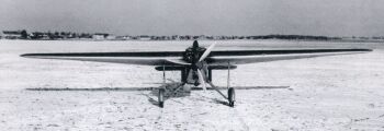 ... s vyvenou kabinou a aerodynamickmi kryty kol....