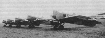 Pět čerstvě vyrobených letounů